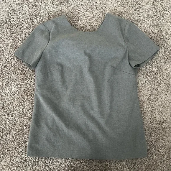 {Banana Republic} Grey Bow Back Short Sleeve Top - Picture 2 of 6